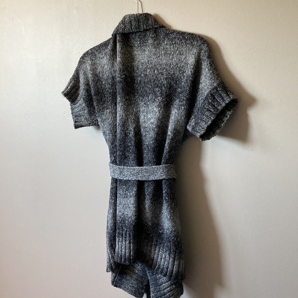 Reitmans cardigan, wrap around - Picture 2 of 4